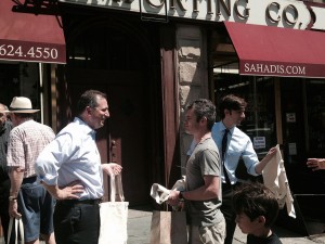 City Council Members Brad Lander and Stephen Levin give away reusable bags on Atlantic Avenue yesterday. 