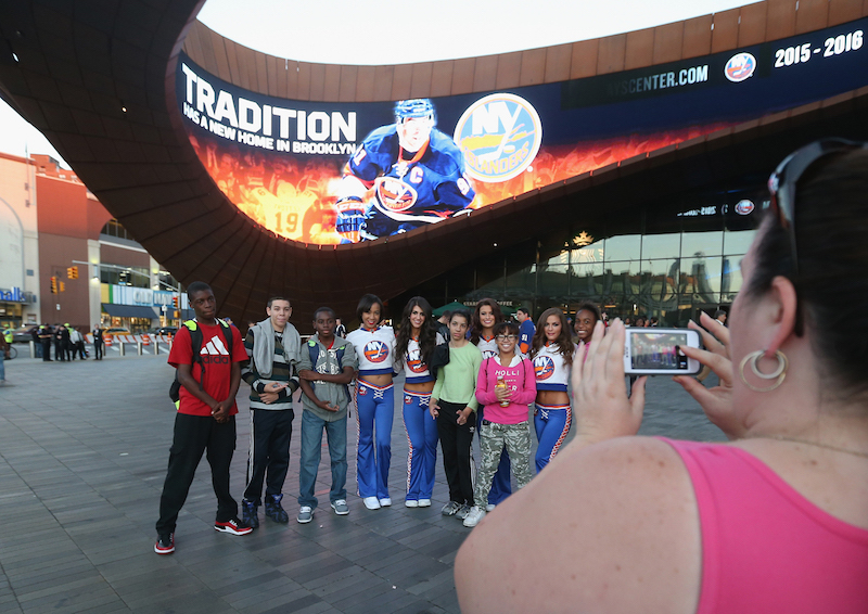 islanders-fans-at-barclays-center