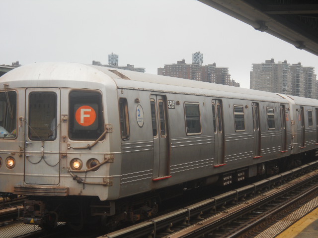 R46_on_the_F_Train