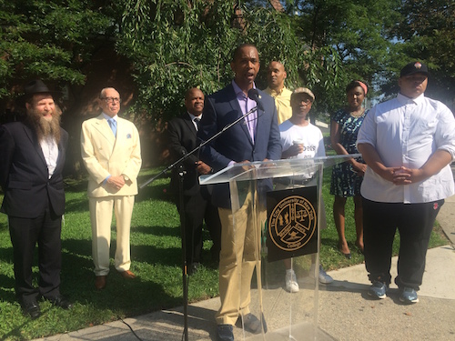 Assemblyman Walter Mosley (C) alongside District Leader Geofrrey Davis, Rabbi Eli Cohen (L), and Attorney Sanford Rubenstein (C-L)