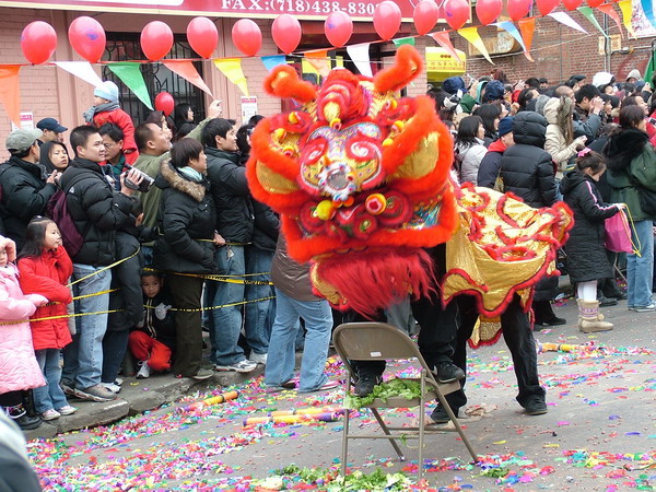 Celebrating_Chinese_New_Year_on_8th_Avenue_Sunset_Park,_Brooklyn