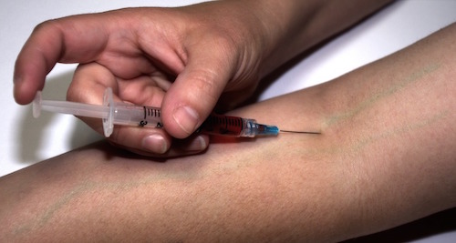 injecting-519389_960_720