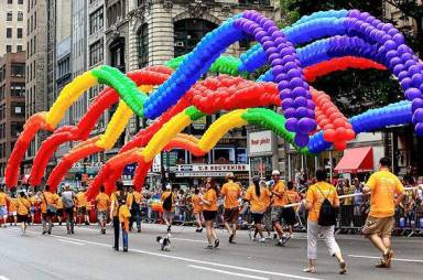 rainbow-balloons-nyc-gay-pride-parade