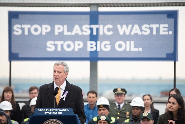 Mayor Bill de Blasio signs an executive order to end the City’s reliance on single-use plastic