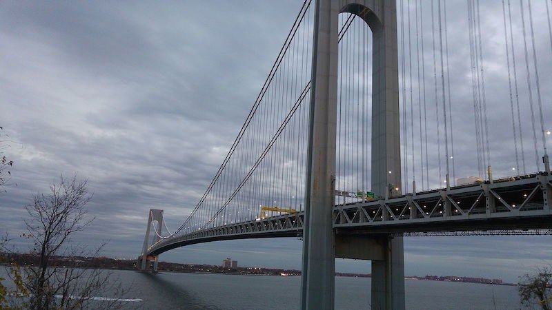 Verrazano-Narrows_Bridge_in_Fall,_NYC