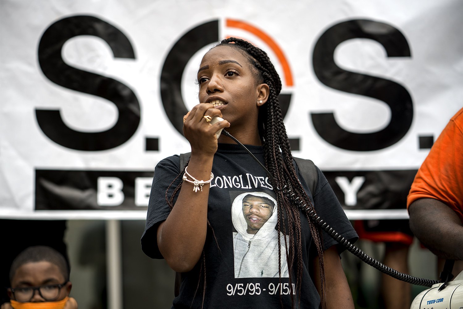 Nathalie Arzu speaks at the rally in the memory of her brother, Jose Webster, who was fatally shot by a gang in 2011. (Photo by Tsubasa Berg)