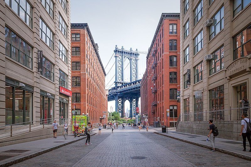 1080px-View_of_Manhattan_Bridge_from_Washington_Street_in_DUMBO,_Brooklyn