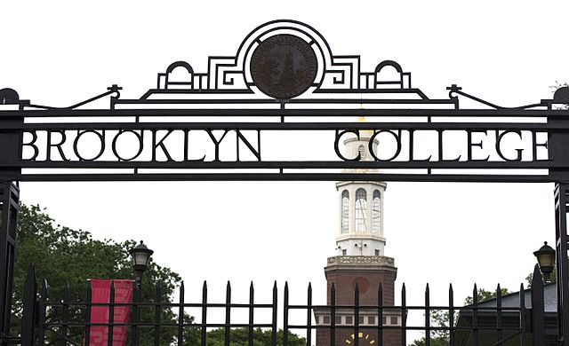 640px-Entry_gate_to_Brooklyn_College_(2013)