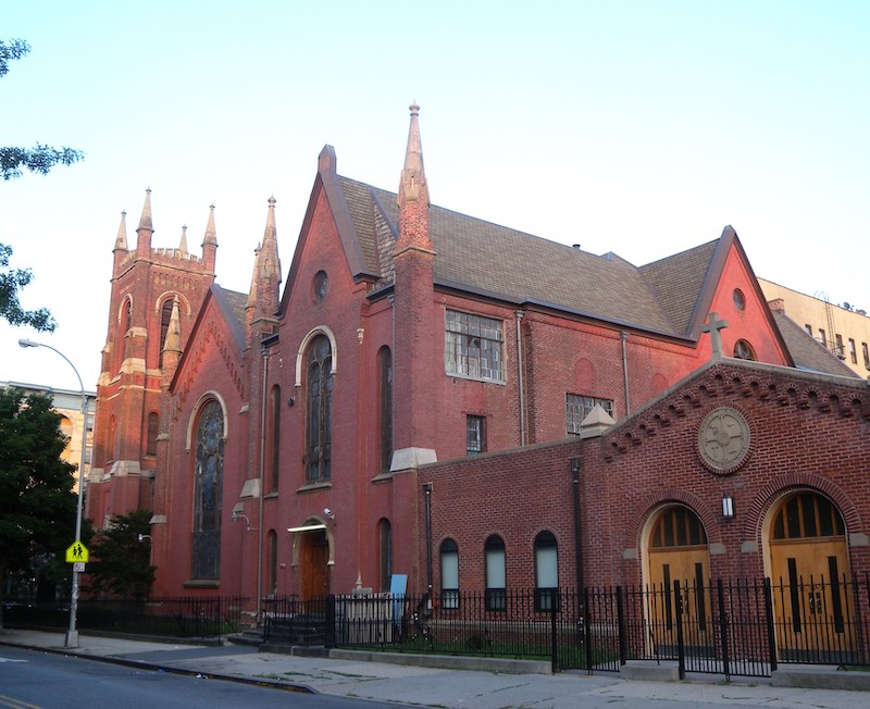 Brown_Memorial_Baptist_Gates_Av_fr_Waverly_jeh