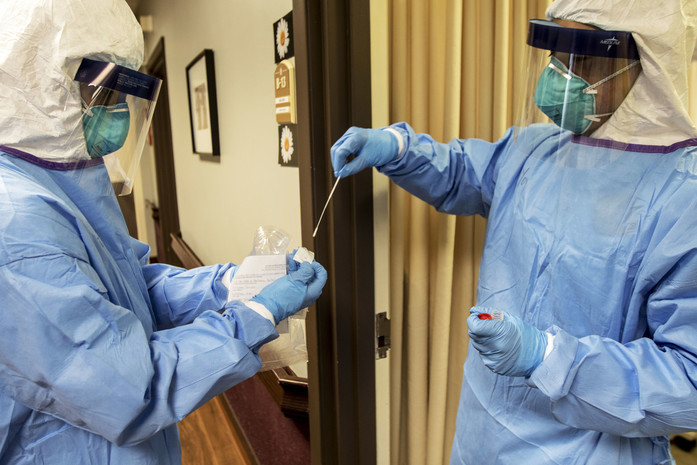 Soldiers Provide COVID-19 Tests