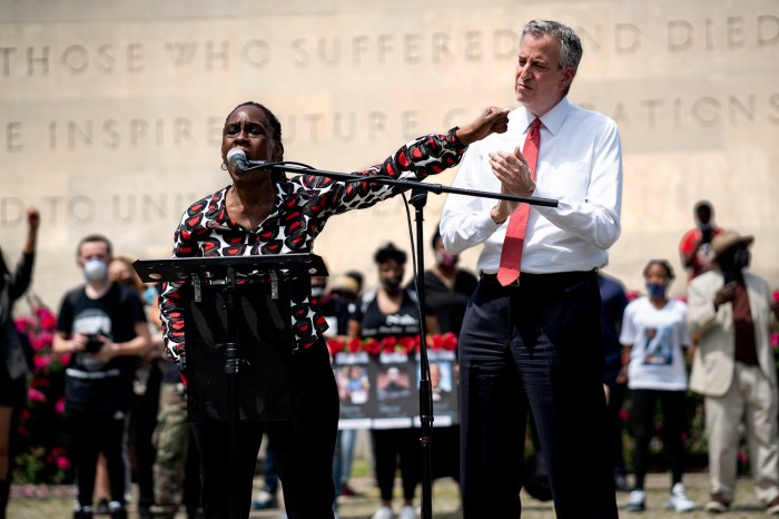 The crowd, by and large, welcomed NYC First Lady Chirlane McCray, while heckling Mayor Bill de Blasio. (Photo by Tsubasa Berg)
