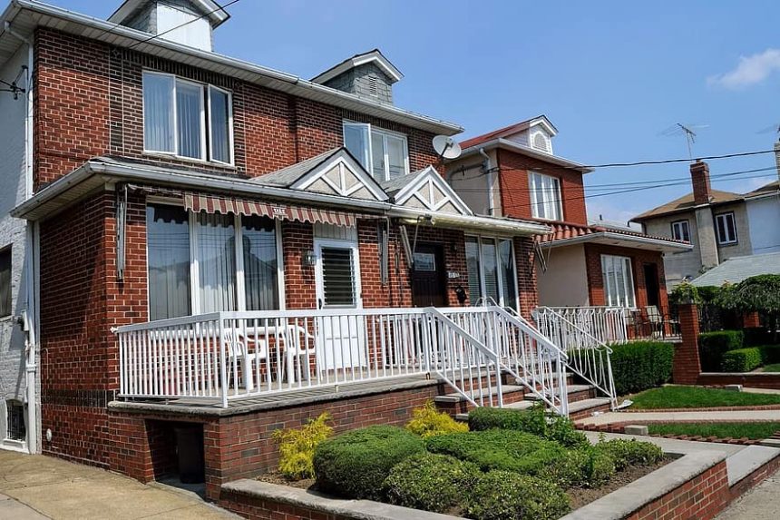 houses-queens-new-york-city-real-estate-brick-house-brick-home-home-lawn-grass-860×573