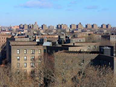 1024px-Queensbridge_Houses