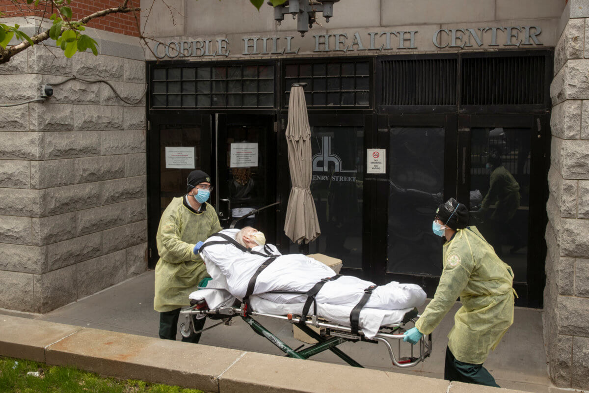 2020-04-17T180039Z_594156671_RC2I6G92IIUY_RTRMADP_3_HEALTH-CORONAVIRUS-USA-NEW-YORK-1200×800-1