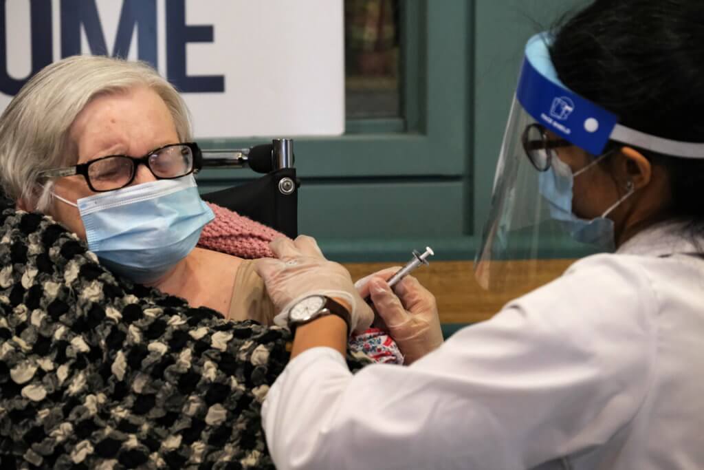 2020-12-21T183532Z_1539428776_RC2URK9YQ8U2_RTRMADP_3_HEALTH-CORONAVIRUS-VACCINES-1024×683-1