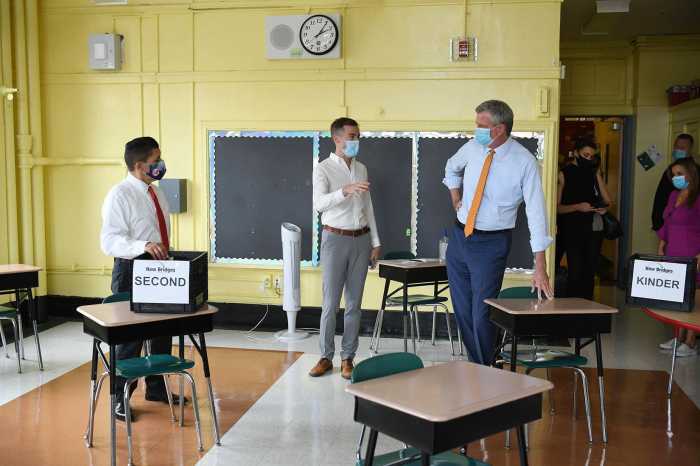 Mayor Bill de Blasio and Chancellor Carranza at New Bridges Elementary to observe the school’s PPE delivery and reopening preparations. Credit: Ed Reed/Mayoral Photography Office via Flikr.