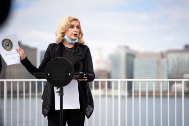 U.S. Rep Carolyn Maloney at the waterfront (Photo by Tsubasa Berg)