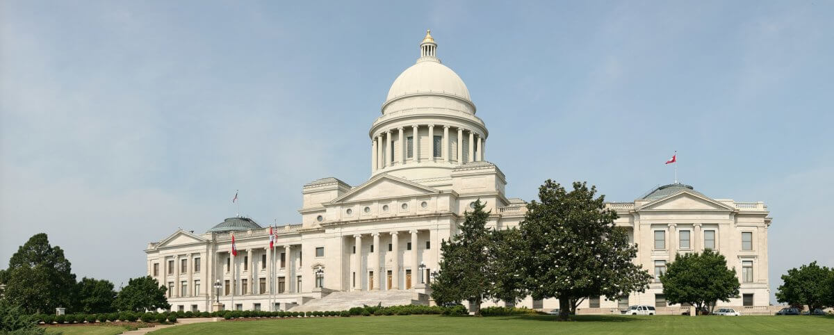 2560px-Arkansas_State_Capitol-1200×482-1