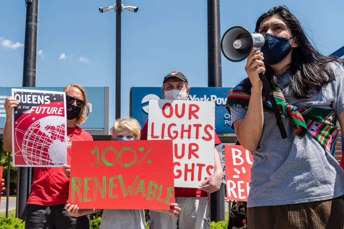 QNS_NYBuildPublicRenewablesActRally_051721_Holtermann-9-1200×801-1