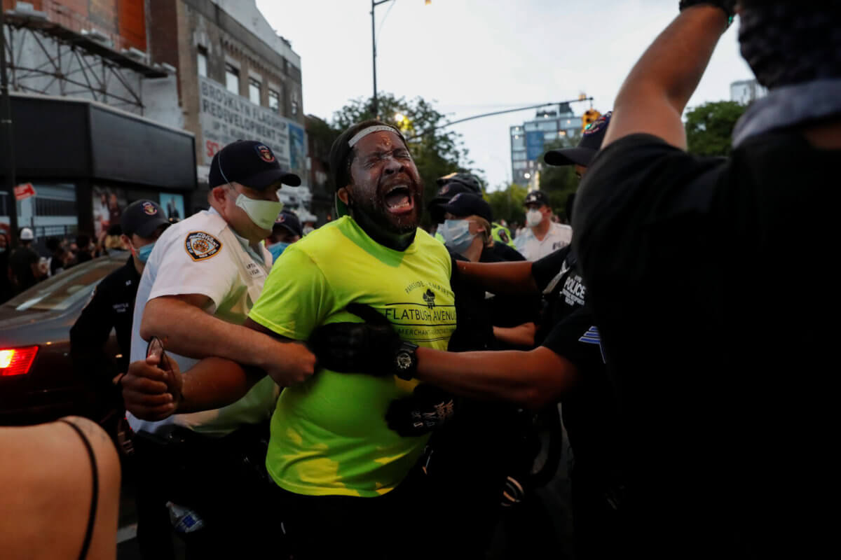 2020-05-30T000000Z_1077661602_RC2OYG94G2OI_RTRMADP_3_MINNEAPOLIS-POLICE-PROTESTS-NEW-YORK-1200×800-1