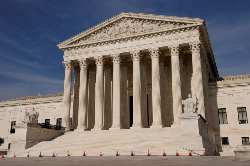 2021-06-17T141057Z_1_LYNXNPEH5G0ZM_RTROPTP_3_USA-COURT-OBAMACARE
