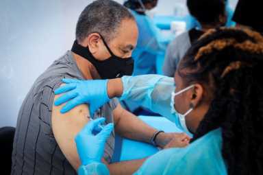 2021-06-04T173224Z_1465378721_RC2QTN9YSFA7_RTRMADP_3_HEALTH-CORONAVIRUS-VACCINES-1200×799-1