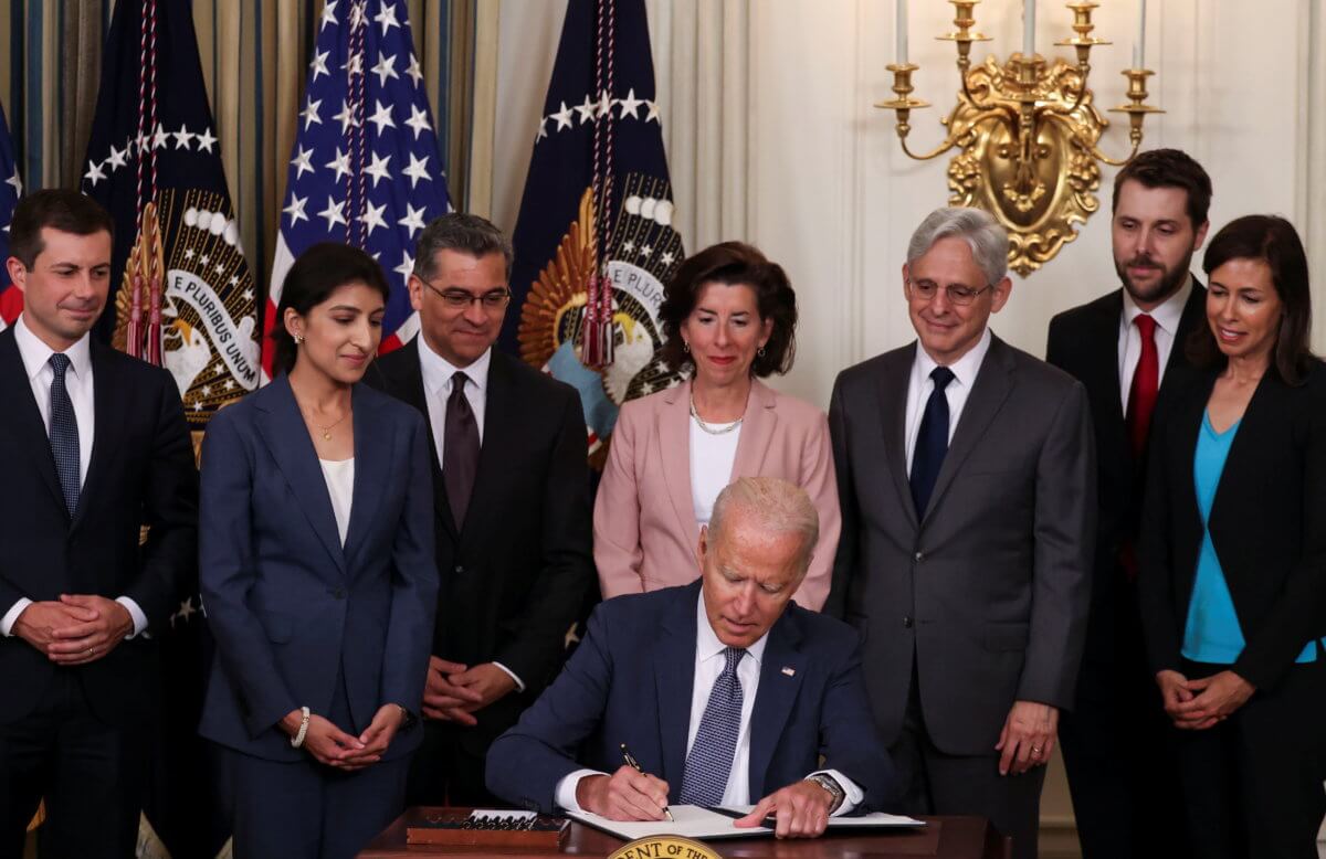 2021-07-09T190804Z_1_LYNXNPEH68159_RTROPTP_4_USA-BIDEN-1200×778-1