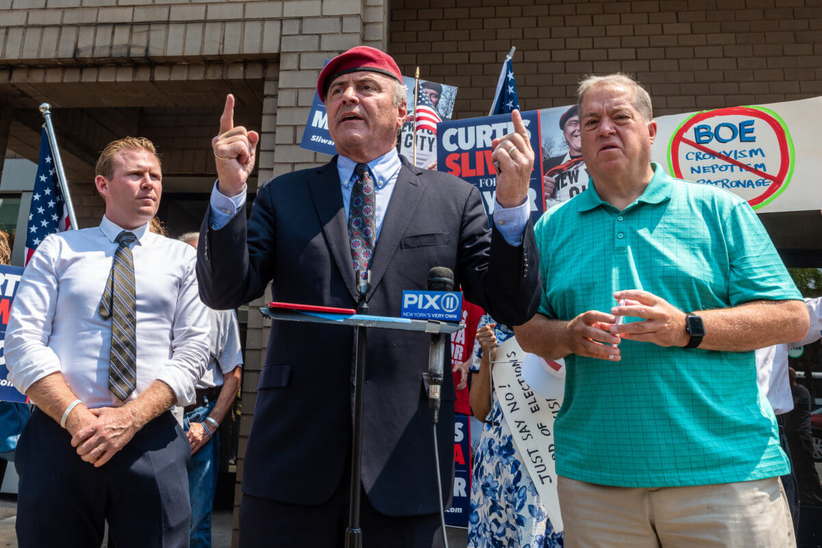 QNS_CurtisSliwa_BOE_070621_Holtermann-11-1200×801-1
