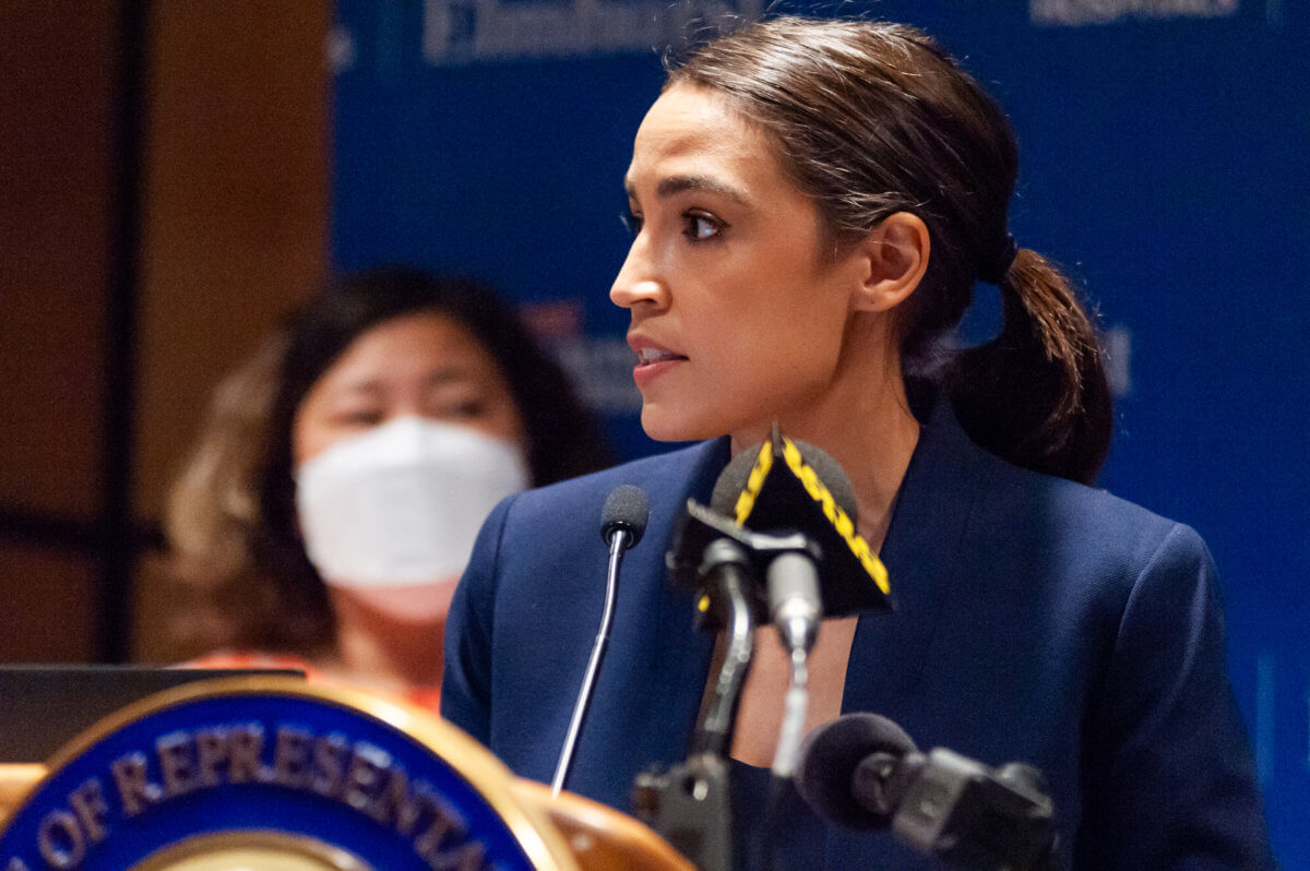 QNS_Elmhurst_Gillebrand_AOC_Meng_060421-8-1200×798-1