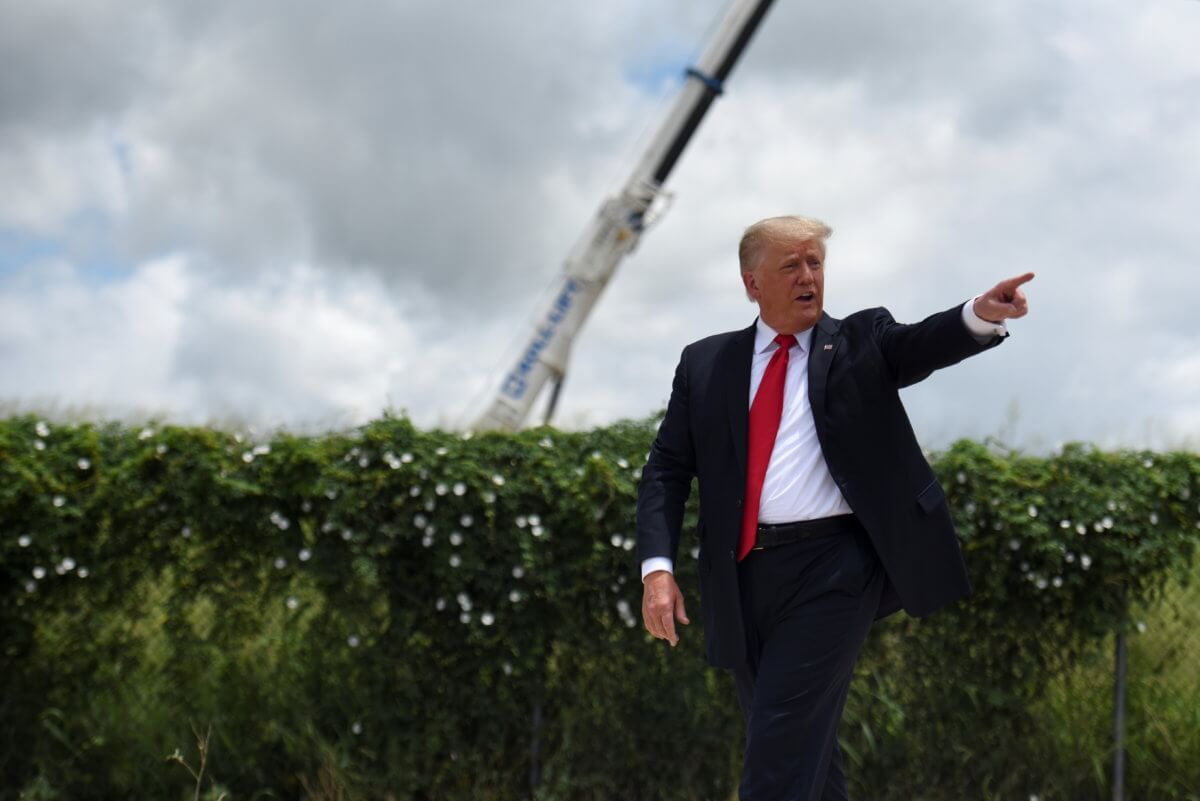 2021-08-22T025421Z_1_LYNXMPEH7L010_RTROPTP_4_USA-TRUMP-1200×801-1
