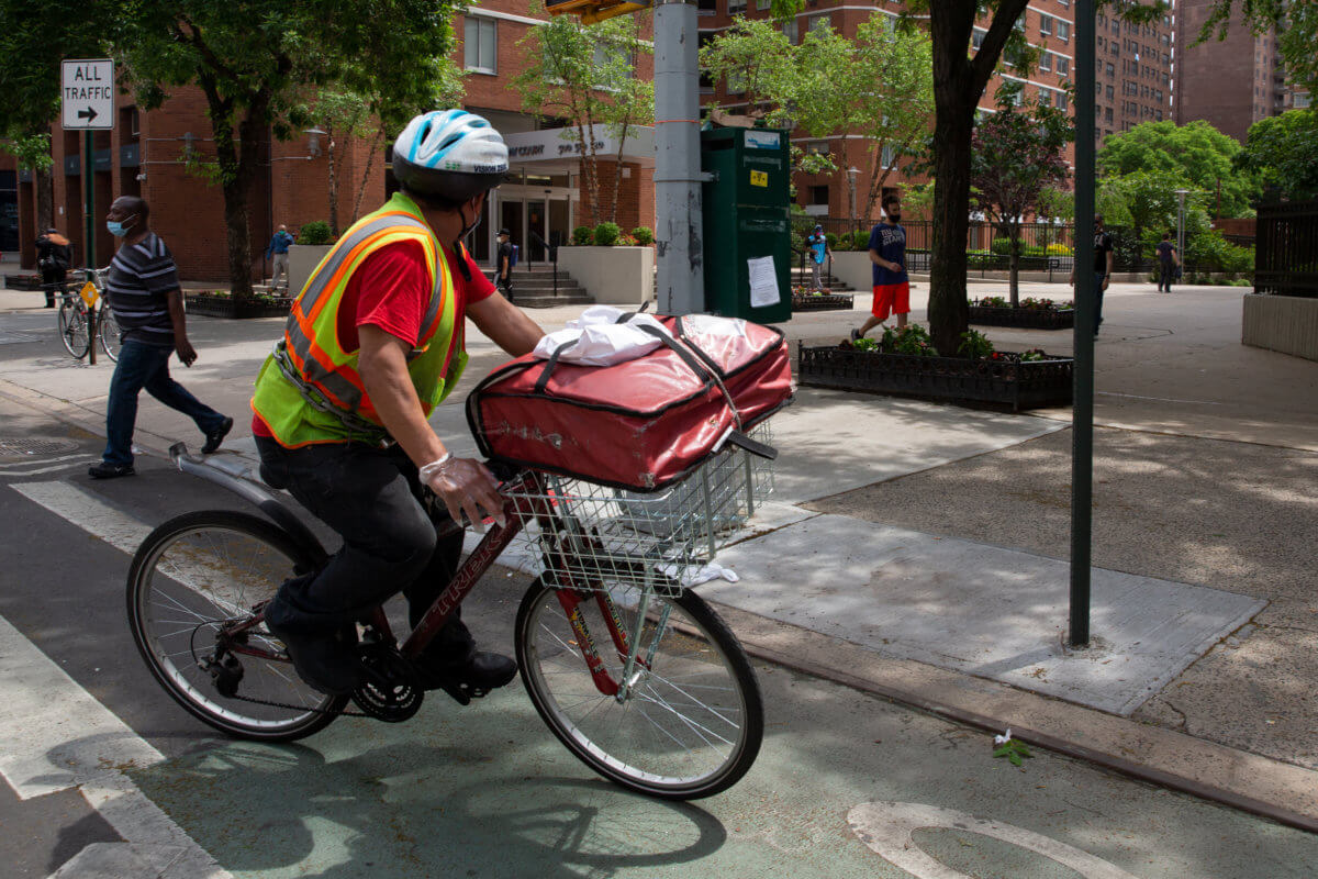 060420_delivery_worker_1.0.0-1200×800-1