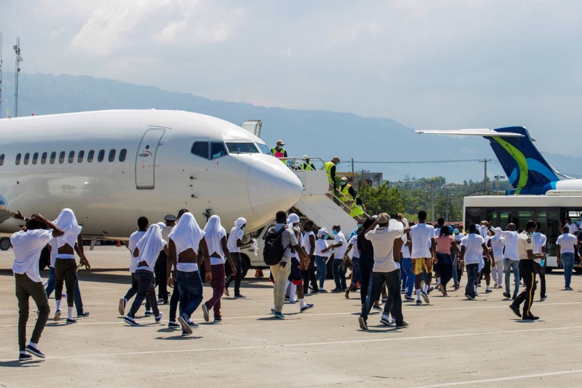 2021-09-23T123034Z_1_LYNXMPEH8M0GY_RTROPTP_4_USA-IMMIGRATION-BORDER-HAITI-1200×800-1