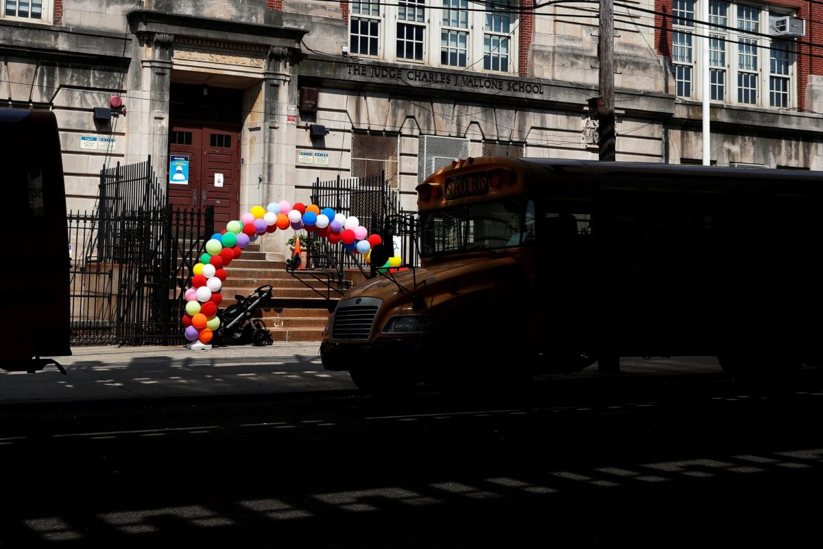 2021-09-26T025502Z_3_LYNXMPEH8O0CW_RTROPTP_4_HEALTH-CORONAVIRUS-USA-NEW-YORK-1200×800-1
