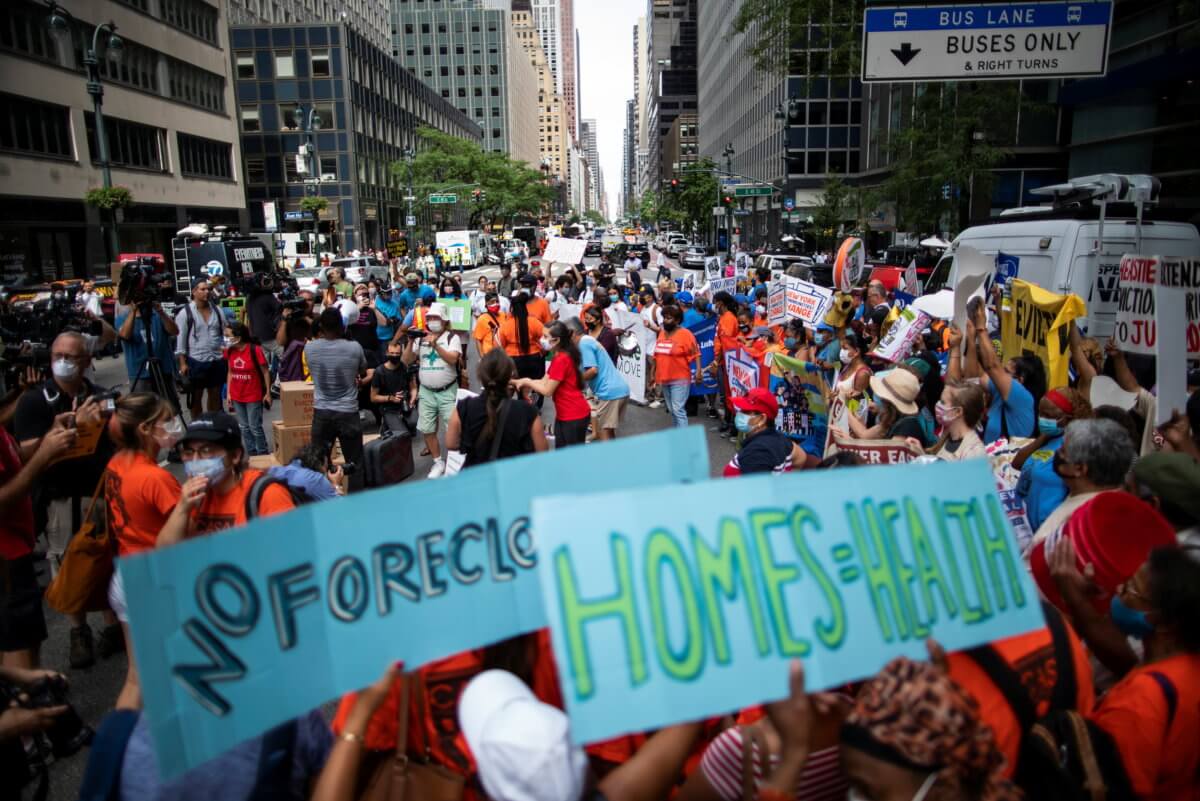 2021-08-31T194849Z_467376019_RC2DGP9TIIK1_RTRMADP_3_HEALTH-CORONAVIRUS-USA-EVICT-1200×801-1