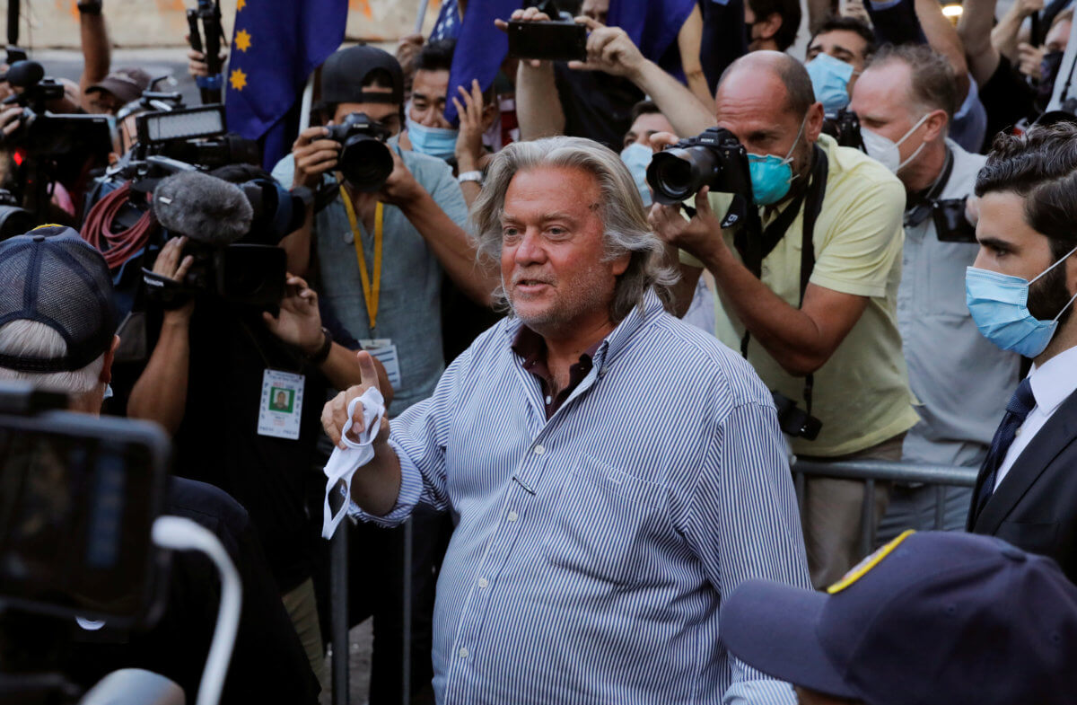 2021-10-19T100302Z_1_LYNXMPEH9I0H9_RTROPTP_4_USA-TRUMP-BANNON-1200×785-1