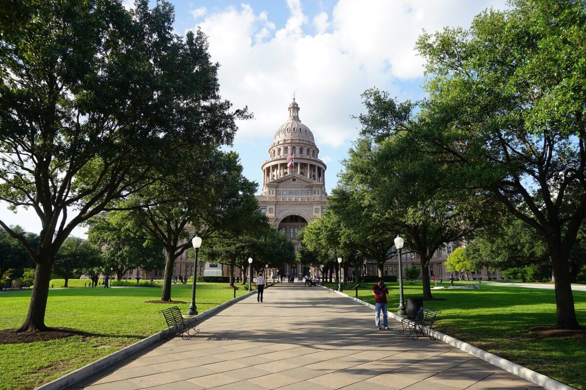 Austin_July_2017_1_Texas_State_Capitol-1200×800-1