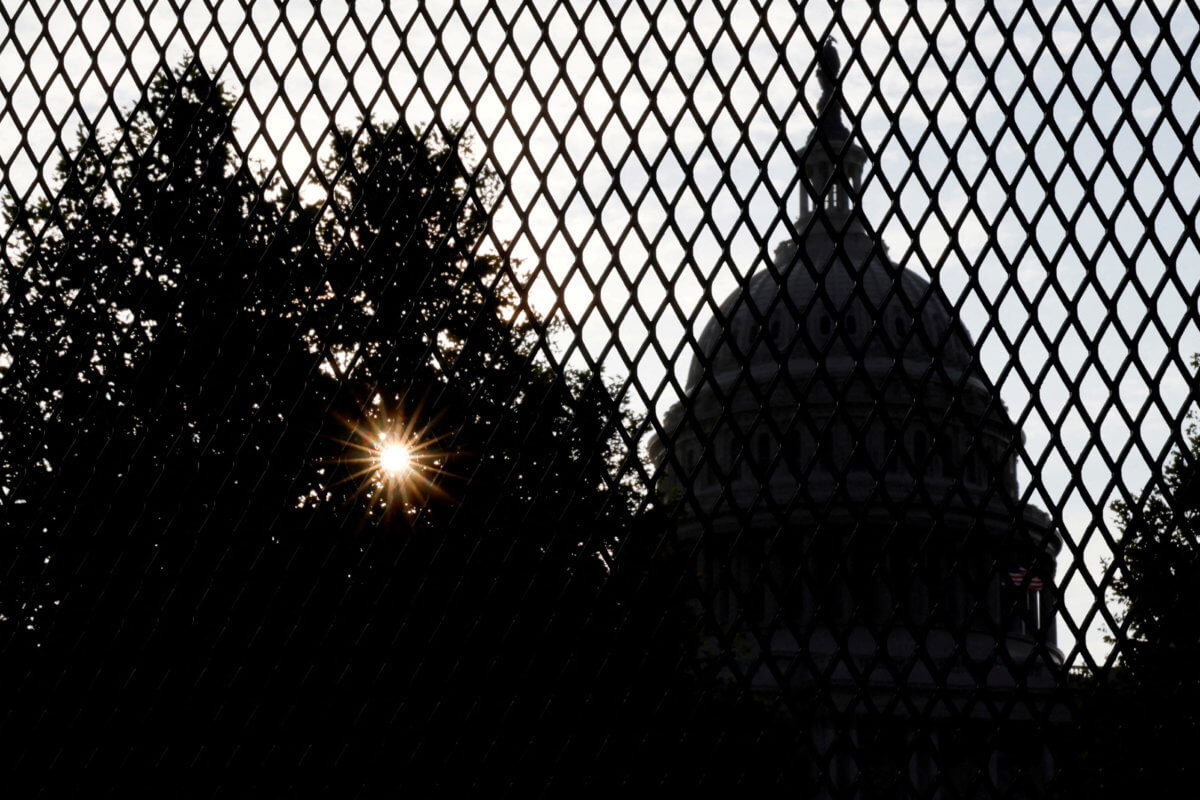 2021-12-10T195421Z_1_LYNXMPEHB90WG_RTROPTP_4_USA-CAPITOL-SECURITY-1200×800-1