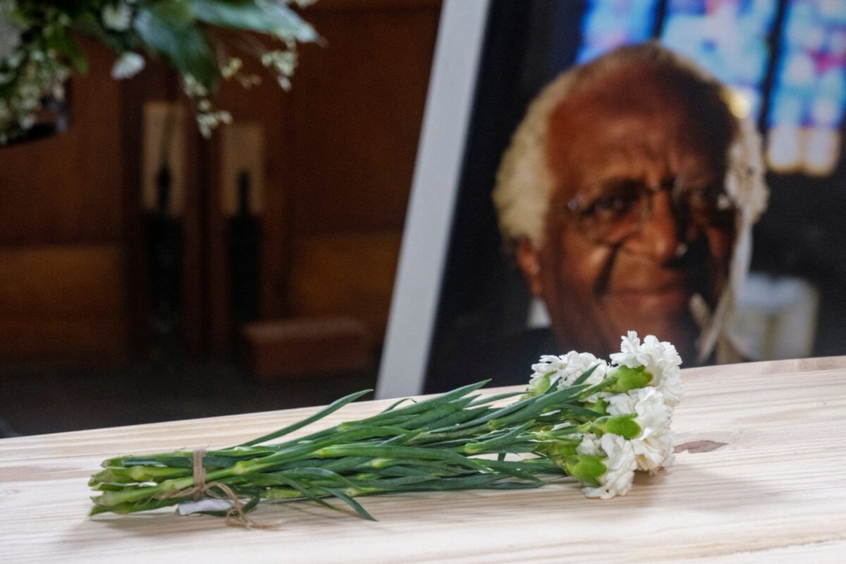 2022-01-01T130912Z_1_LYNXMPEI000MW_RTROPTP_4_PEOPLE-DESMOND-TUTU-1200×800-1