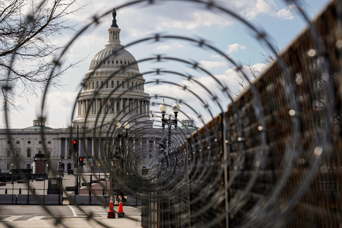 2022-01-05T110338Z_1_LYNXMPEI040DQ_RTROPTP_4_USA-CAPITOL-SECURITY-VISIBILITY-1200×800-1