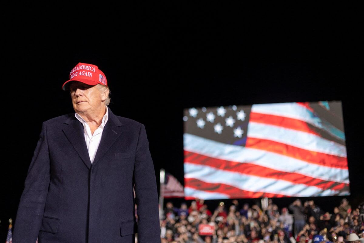 2022-01-20T181609Z_1_LYNXMPEI0J14Z_RTROPTP_4_USA-TRUMP-1200×800-1