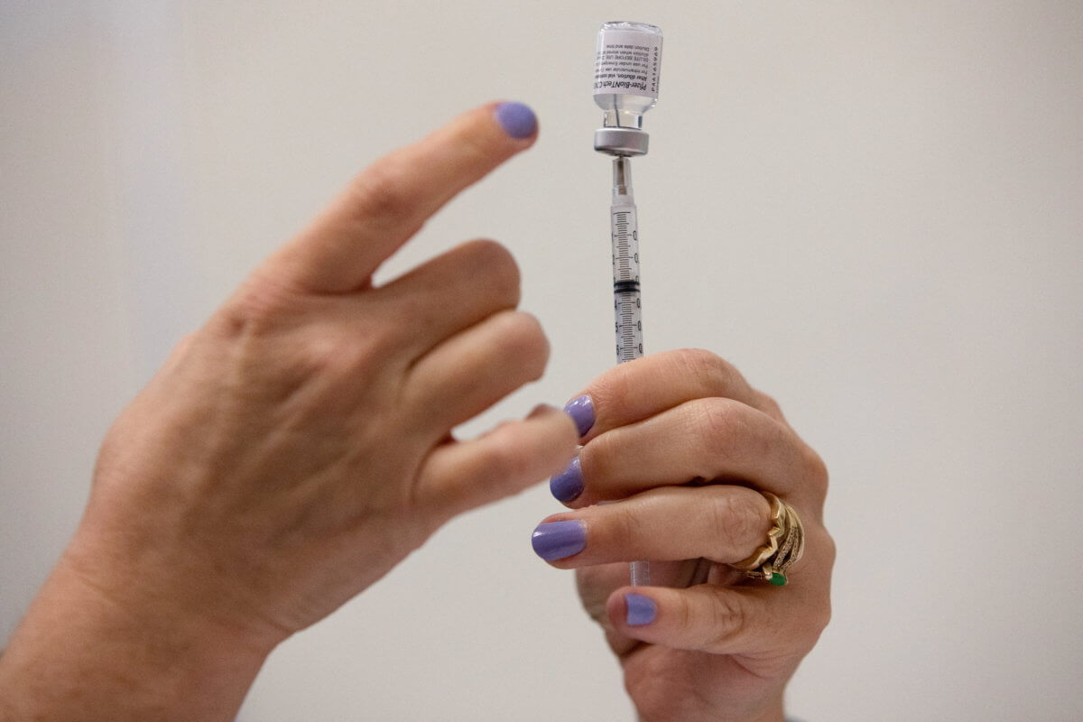 2022-01-10T164043Z_1_LYNXMPEI090OR_RTROPTP_4_HEALTH-CORONAVIRUS-USA-VACCINES-1200×800-1