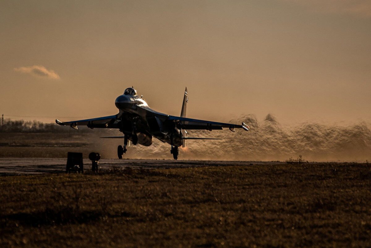 2022-03-04T174346Z_1_LYNXMPEI230ZN_RTROPTP_4_UKRAINE-CRISIS-USA-MILITARY-AIRCRAFT-1200×801-1