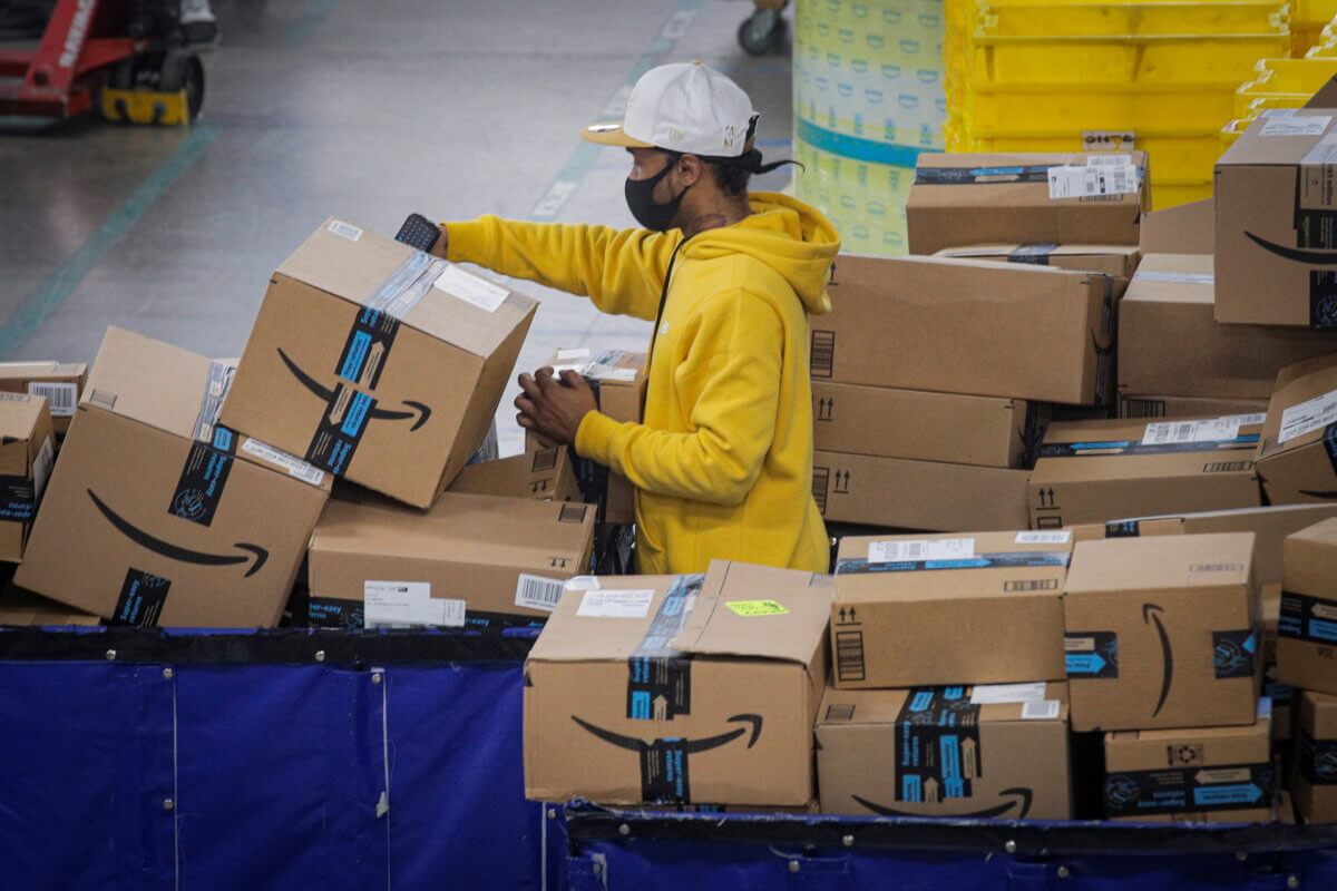 2022-04-01T140217Z_1_LYNXNPEI3020H_RTROPTP_4_AMAZON-COM-HOLIDAY-WAREHOUSE-1200×800-1