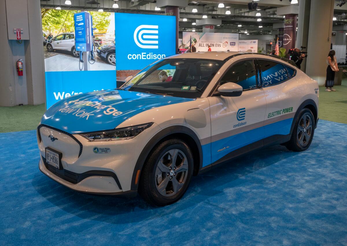 At New York Auto Show, Con Edison touts a lowcarbon future