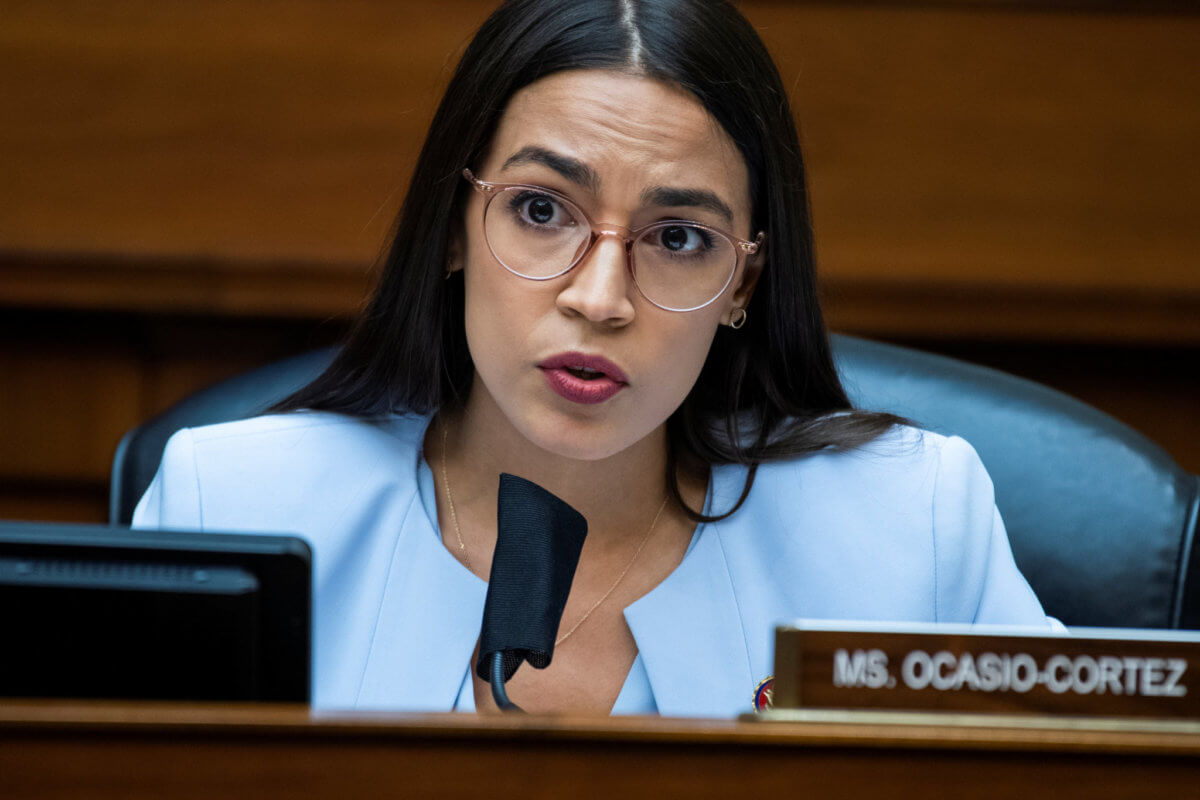 2021-02-02T042408Z_1_LYNXMPEH1107K_RTROPTP_4_USA-ELECTION-POST-OFFICE-2048×1365-1-1200×800-1