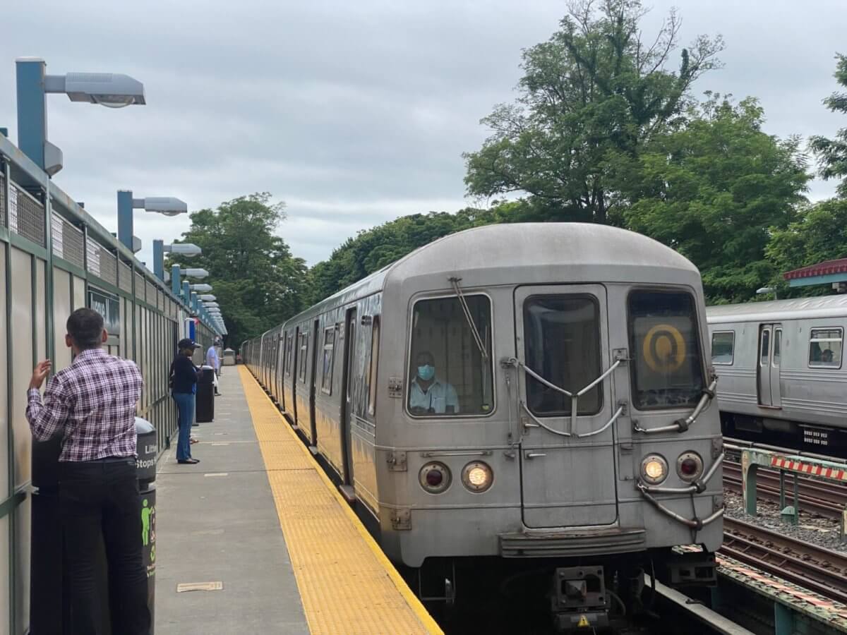 QtrainavenueMbrooklyn-1536×1152-1-1200×900-1