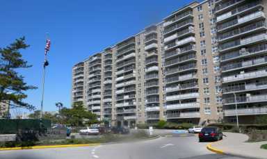 Dayton_Towers_co-op_jeh-WIKIMEDIA-COMMONS-1200×716-1